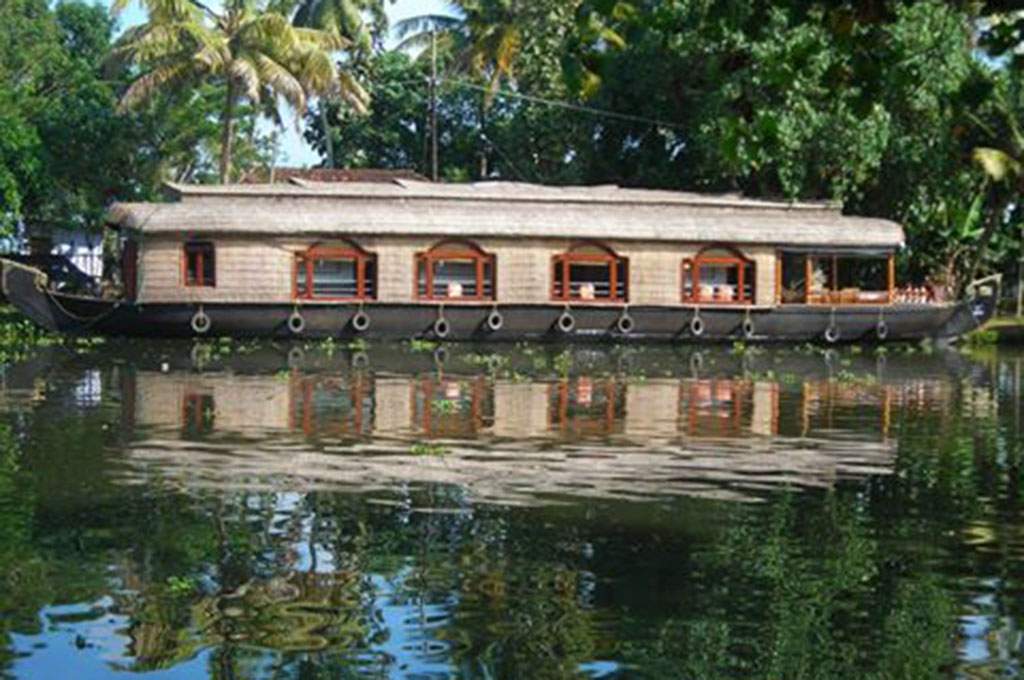 Private All Inclusive Deluxe Houseboat cruise on alleppey backwaters with lunch