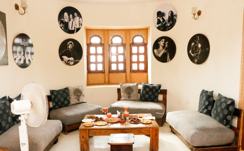 Hotel-Deoki-Niwas-Palace-Jaisalmer-Lounge.jpg